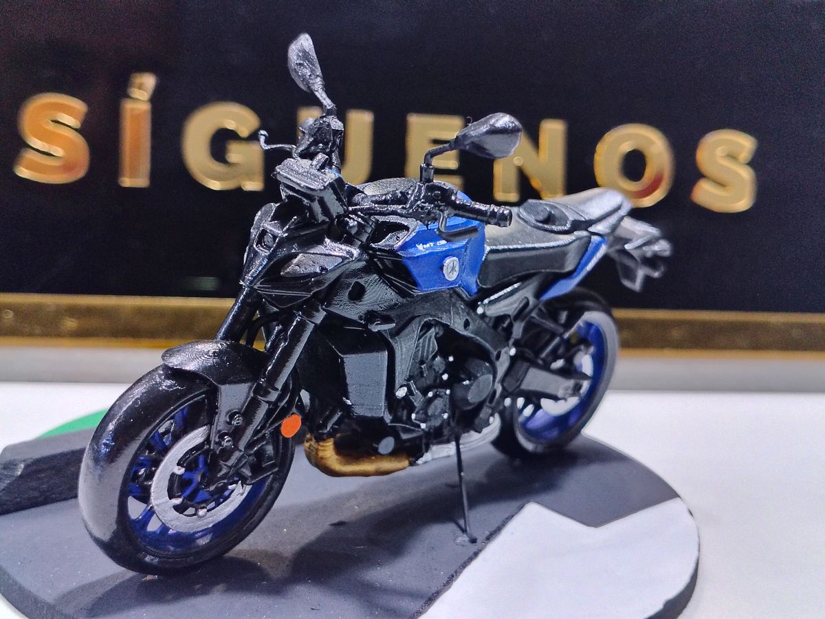 YAMAHA MT-09 / V2 TAILORED — foto 1