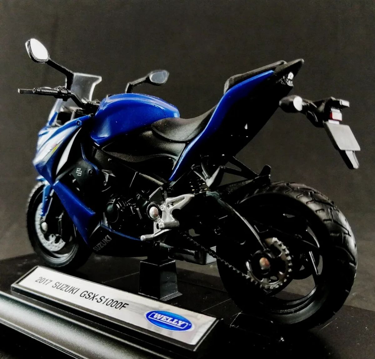 SUZUKI GSX-S 1000 F — foto 1
